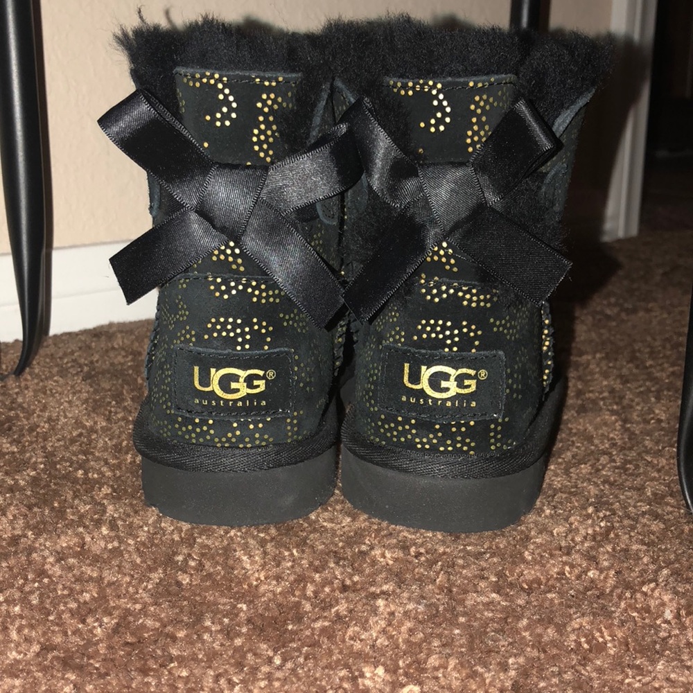 🌸Cute UGG boots Kids size 13